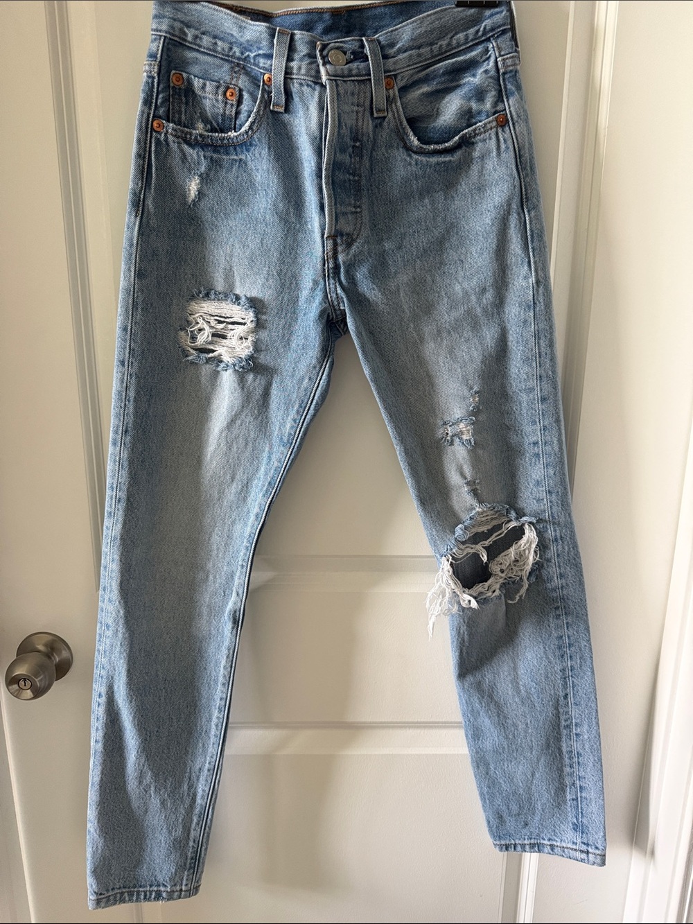 Women’s Light Blue Distressed Skinny Jeans 501 Premium